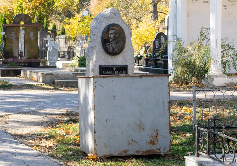 Файл:Grave-of-cijevschi-vasile-gheorghe-armenian-cemetery-chisinau-moldova-2021-10-26-2.jpg