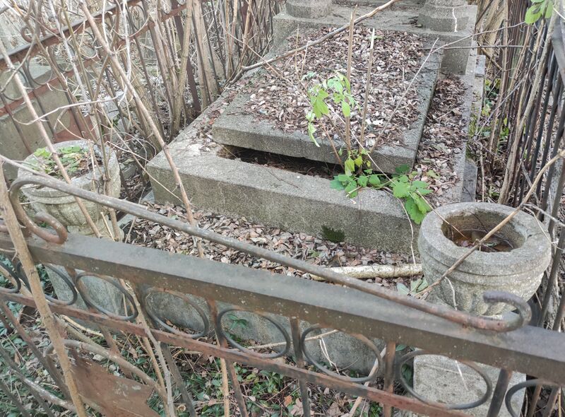 Файл:Grave-of-klots-sima-senderovna-jewish-cemetery-balti-republic-of-moldova-2024-12-22-3.jpg