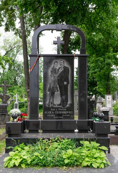 Файл:Grave-of-aldea-teodorovich-family-armenian-cemetery-chisinau-republic-of-moldova-2021-05-31-2.jpg