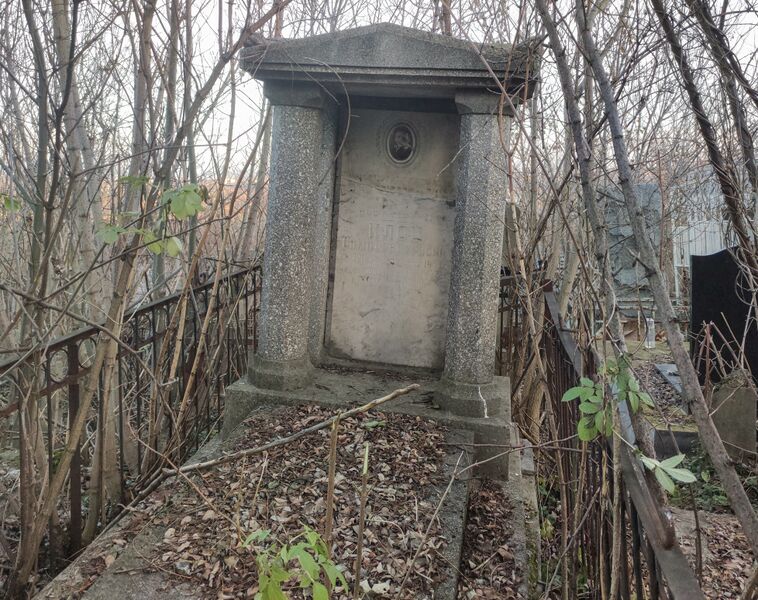 Файл:Grave-of-klots-sima-senderovna-jewish-cemetery-balti-republic-of-moldova-2024-12-22-4.jpg