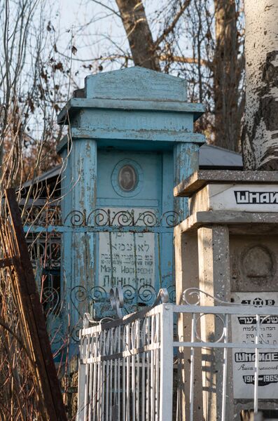 Файл:Grave-of-lantsman-manya-iosifovna-jewish-cemetery-balti-republic-of-moldova-2021-11-21-1.jpg