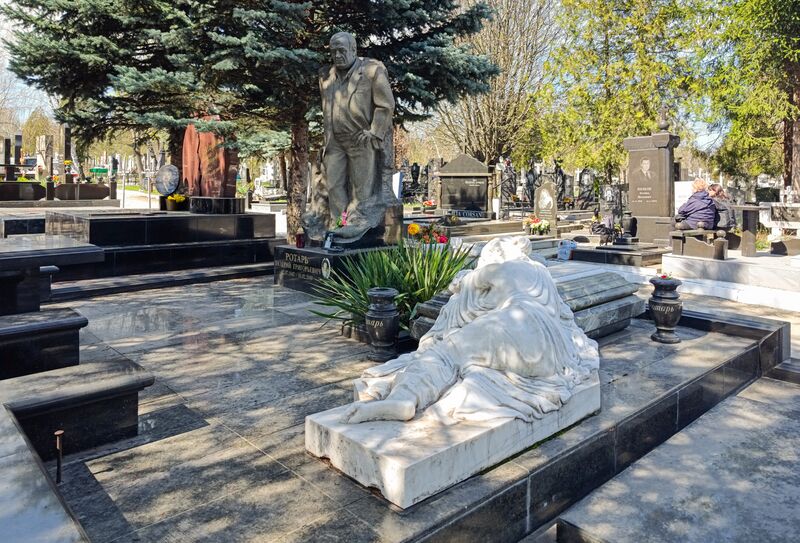 Файл:Grave-of-rotari-valery-grigoryevich-st-lazar-cemetery-chisinau-republic-of-moldova-2026-04-04-3.jpg