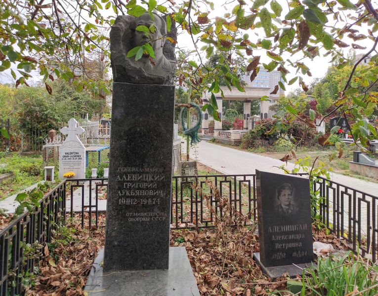 Файл:Chisinau-mogila-alenitskogo-grigoriya-lukyanovicha-2021-10-08-2.jpg