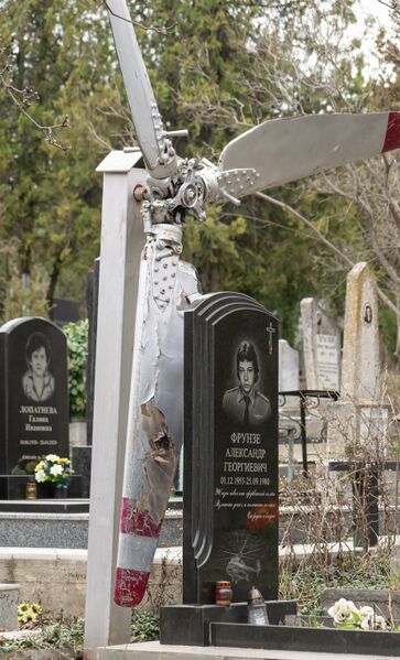 Файл:Grave-of-frunze-alexandr-georgievich-st-lazar-cemetery-chisinau-republic-of-moldova-2025-03-15-1.jpg