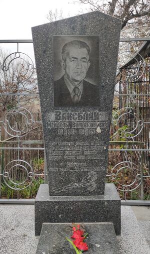 Grave-of-vaysblay-mendel-viniaminovich-balti-republic-of-moldova-2024-11-09-1.jpg