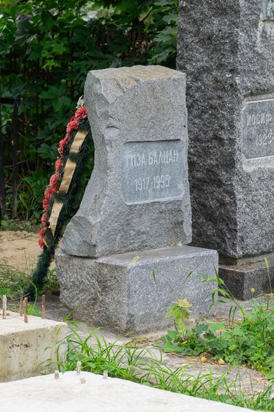 Файл:Grave-of-baltsan-family-armenian-cemetery-chisinau-republic-of-moldova-2021-08-18-1.jpg