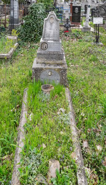 Файл:Grave-of-von-heiking-family-armenian-cemetery-chisinau-moldova-2021-04-17-1.jpg