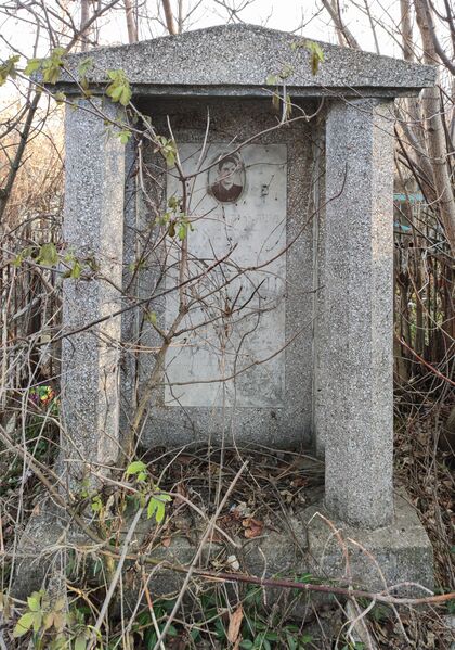 Файл:Gave-of-koyfman-moisey-leybovich-jewish-cemetery-balti-republic-of-moldova-2024-12-14-1.jpg