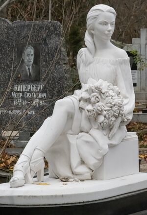 Grave-of-ayzina-irina-olegovna-st-lazar-cemetery-chisinau-republic-of-moldova-2024-11-23-6.jpg