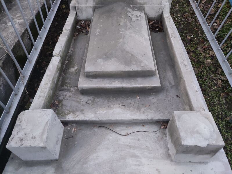 Файл:Gave-of-kulstein-iosif-shmulevich-jewish-cemetery-balti-republic-of-moldova-2024-12-22-2.jpg