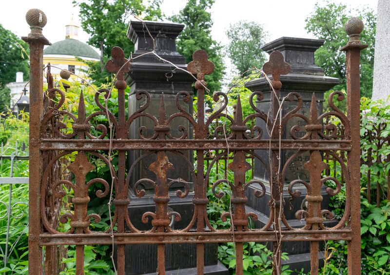 Файл:Grave-of-tufesko-family-armenian-cemetery-chisinau-moldova-2021-05-31-2.jpg