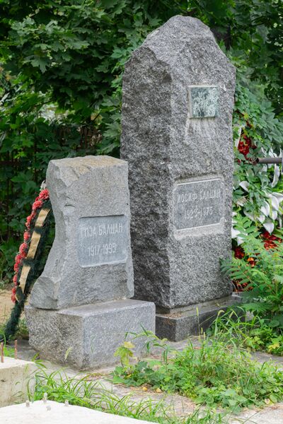 Файл:Grave-of-baltsan-family-armenian-cemetery-chisinau-republic-of-moldova-2021-08-18-2.jpg