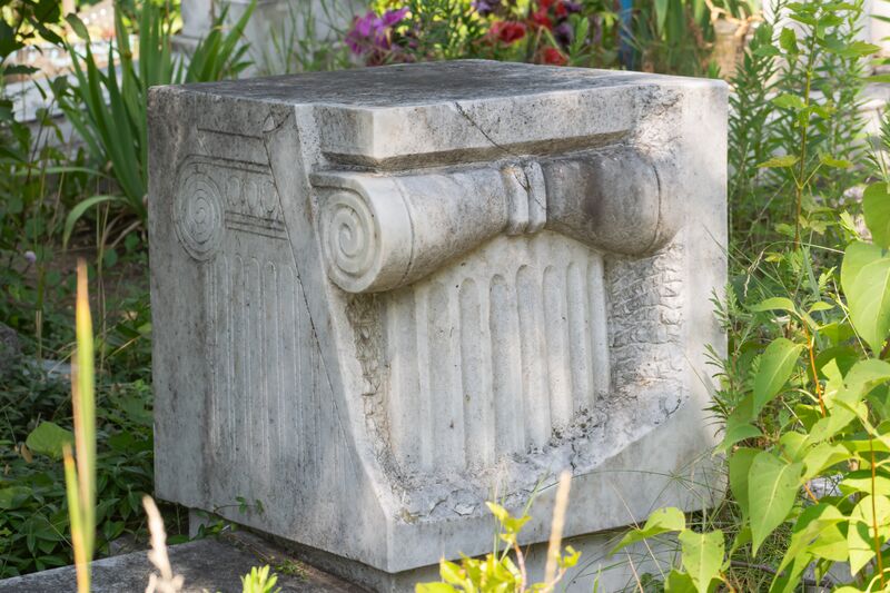 Файл:Grave-of-mogilevsky-lev-zinovyevich-st-lazar-cemetery-chisinau-republic-of-moldova-2025-07-20-2.jpg