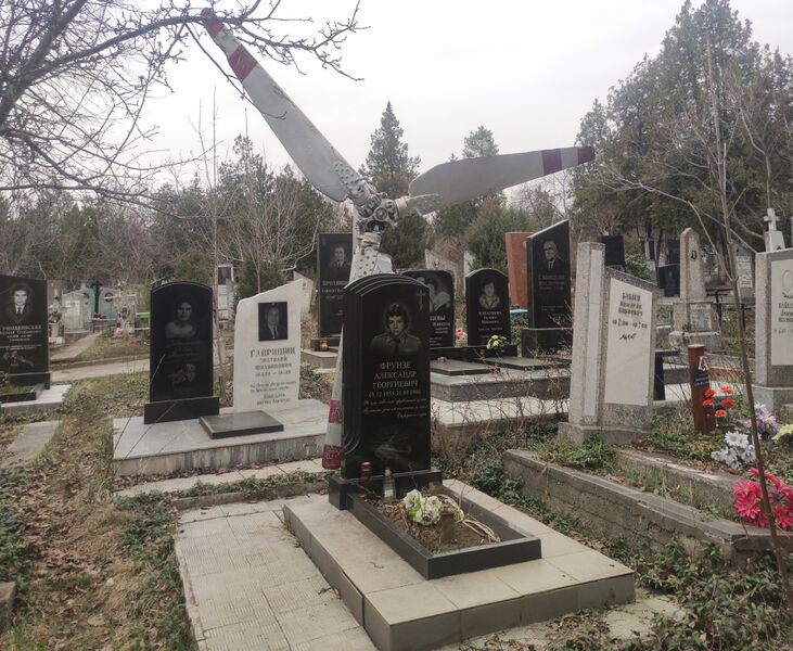 Файл:Grave-of-frunze-alexandr-georgievich-st-lazar-cemetery-chisinau-republic-of-moldova-2025-03-15-3.jpg