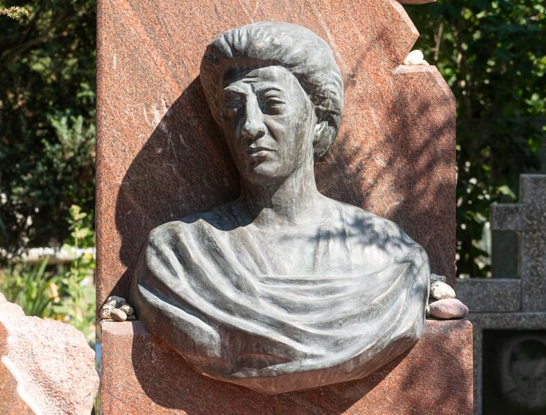 Файл:Grave-of-pikus-paulina-volfovna-st-lazar-cemetery-chisinau-republic-of-moldova-2025-07-20-1.jpg