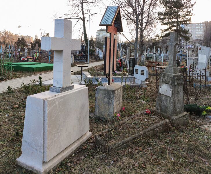 Файл:Grave-of-hamuraru-family-armenian-cemetery-chisinau-republic-of-moldova-2021-12-23-6.jpg