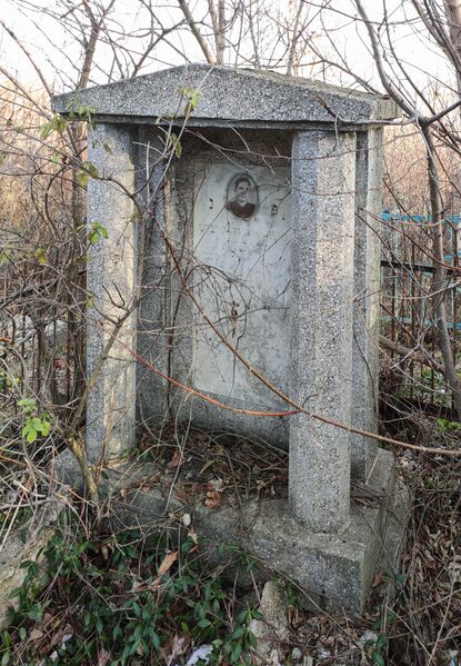 Файл:Gave-of-koyfman-moisey-leybovich-jewish-cemetery-balti-republic-of-moldova-2024-12-14-2.jpg