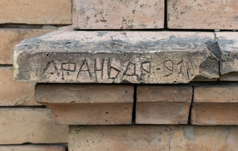 Файл:Purchel-family-crypt-armenian-cemetery-chisinau-republic-of-moldova-2022-07-13-42.jpg
