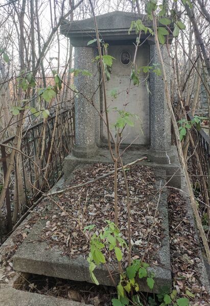 Файл:Grave-of-klots-sima-senderovna-jewish-cemetery-balti-republic-of-moldova-2024-12-22-1.jpg