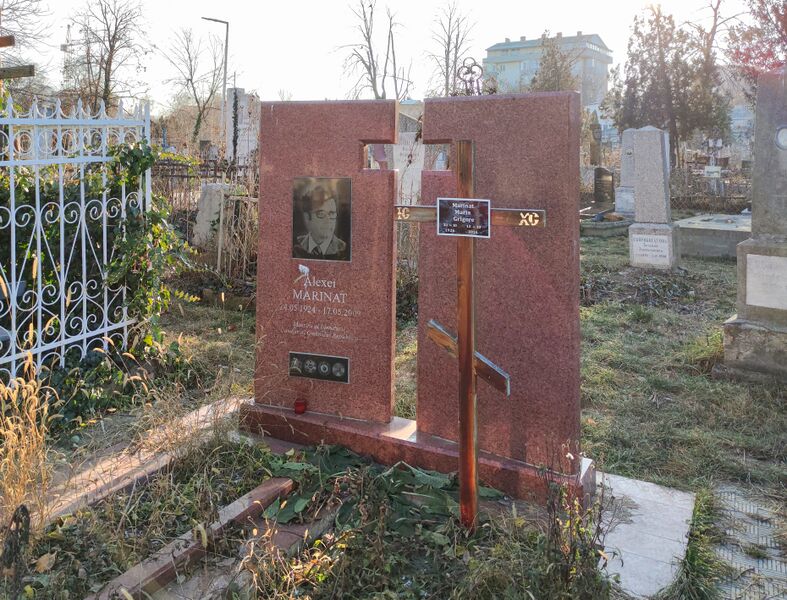 Файл:Grave-of-marinat-family-armenian-cemetery-chisinau-republic-of-moldova-2021-12-23.jpg