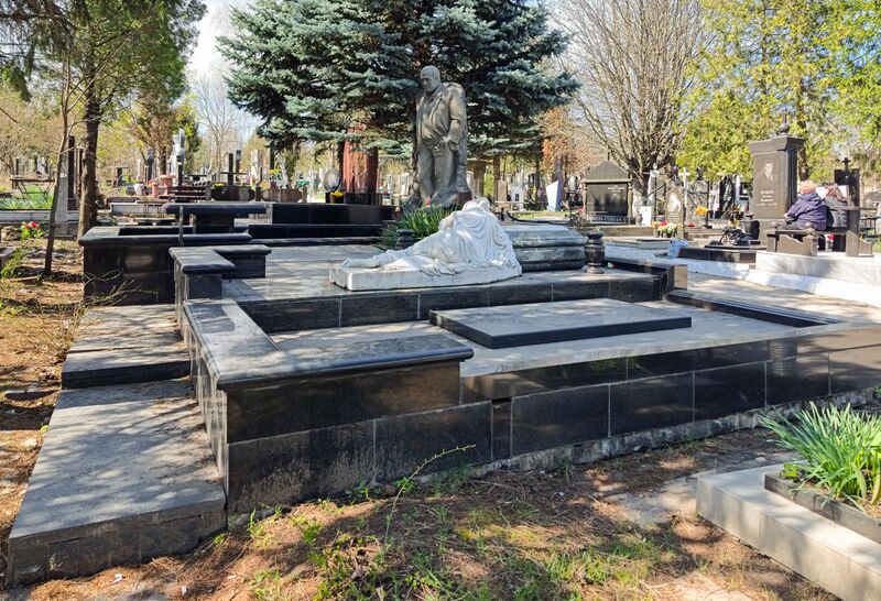 Файл:Grave-of-rotari-valery-grigoryevich-st-lazar-cemetery-chisinau-republic-of-moldova-2026-04-04-7.jpg