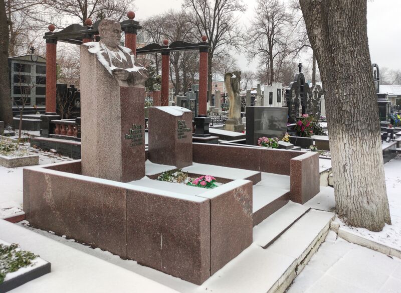 Файл:Grave-of-rud-family-armenian-cemetery-chisinau-moldova-2023-01-08-2.jpg